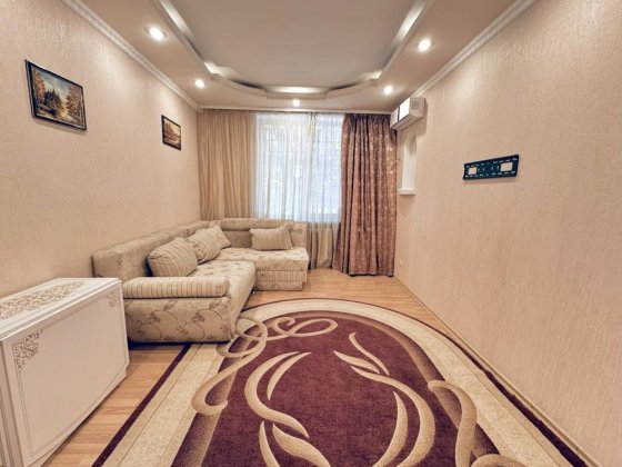 Продам 3х ком. Сталинку. Центр. ул Мира + гараж! Каменское