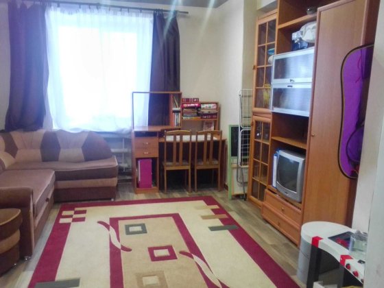 Продам 2-х комнатную  в тихом месте Каменское