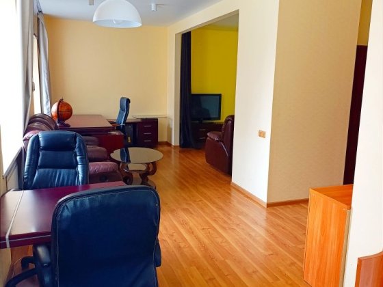 Квартира  105м. 4ком.  АО. Центр.