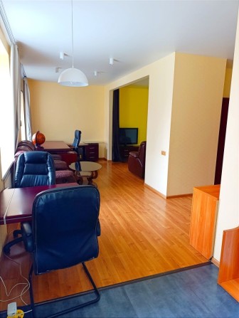 Квартира  105м. 4ком.  АО. Центр. - фото 1