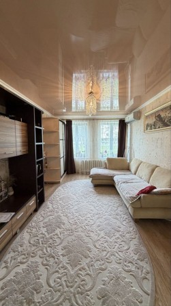 Продам светлую ,  трехкомнатную квартиру на 1 этаже, сталинка!!! - фото 1