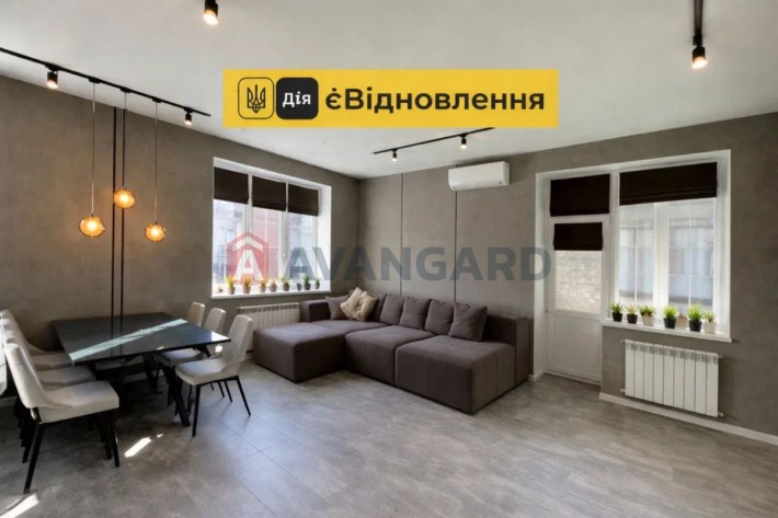 Продам 3 кімнатну сталінку в центрі з ремонтом - фото 1