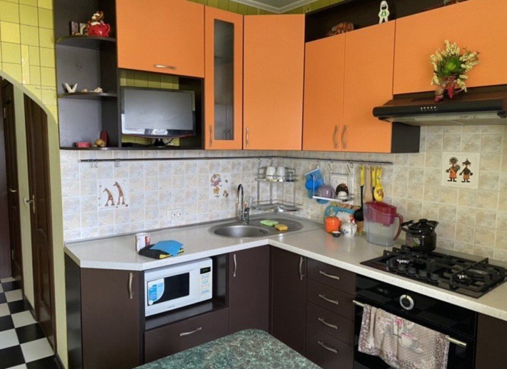 Продаж 2-кімн, Кам'янське, Лівий берег, меблі, техніка. - фото 1