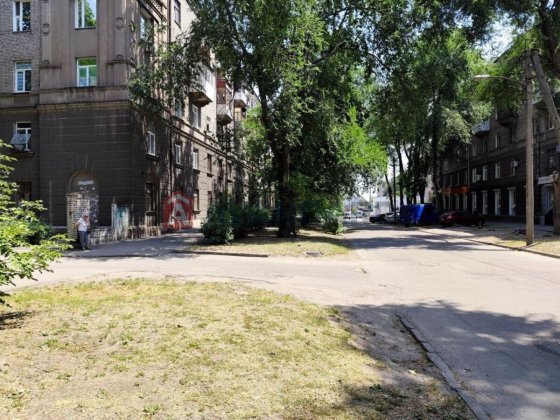 Продам 3 кімнатну сталінку в цегляному будинку Каменское