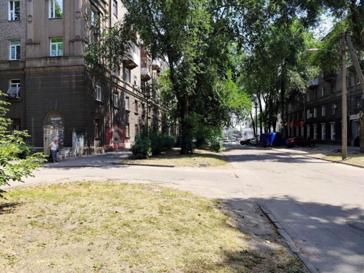 Продам 3 кімнатну сталінку в цегляному будинку - фото 1