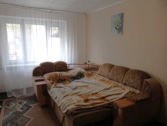 Продам 2 ком квартиру возле Центра. V - фото 1