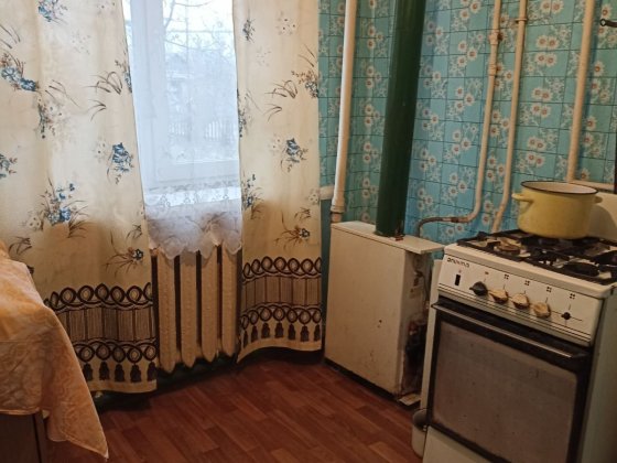 Продам 2х кімнатну квартиру 1 поверх 2х етажного будинку. Изюм