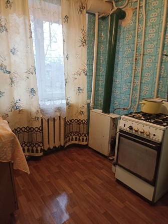 Продам 2х кімнатну квартиру 1 поверх 2х етажного будинку. - фото 1