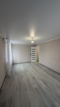 Продам двухкомнатную квартиру с ремонтом , 1 этаж, в центре, свой дворик!! - фото 1