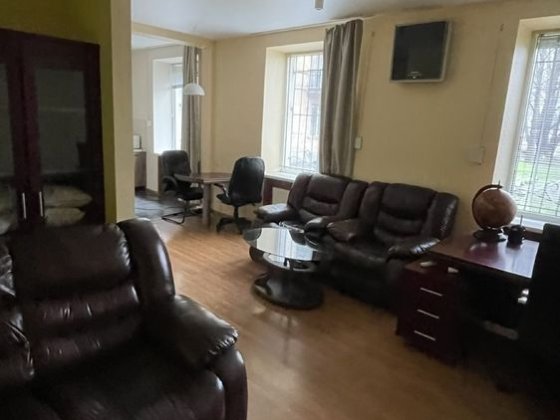 Продам 5 кімнатну квартиру в Центрі міста Каменское