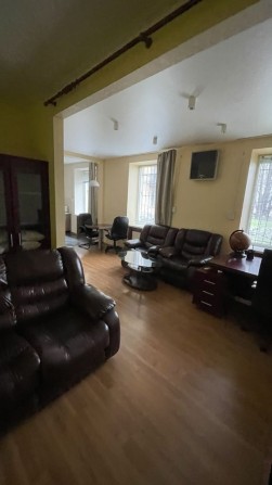 Продам 5 кімнатну квартиру в Центрі міста - фото 1