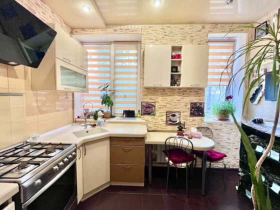 Продам 3 комнатную квартиру в центре Каменское