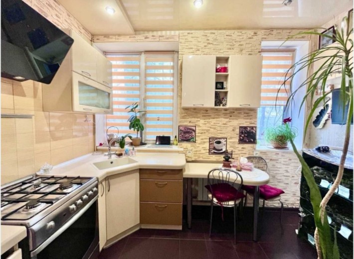 Продам 3 комнатную квартиру в центре - фото 1