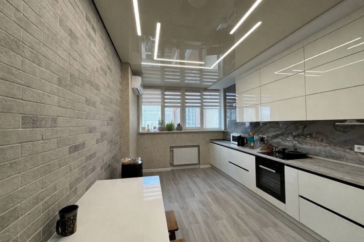 Продам 2 комнатную квартиру с евроремонтом - фото 1