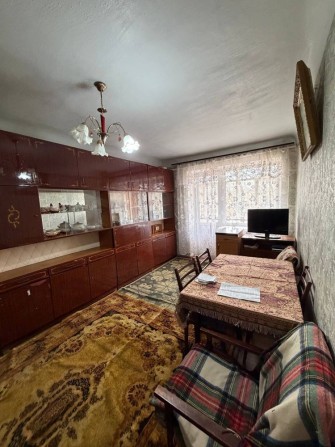 Продам двокімнатну квартиру р он черьомушки  з меблями - фото 1