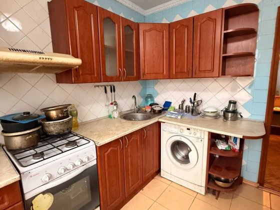 Продам 2 комнатную лабораторию на низком этаже Чорноморськ