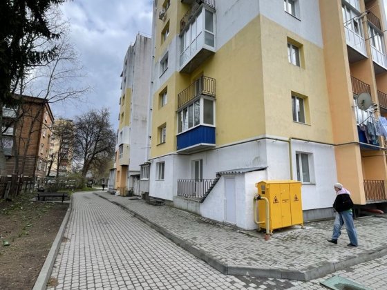 Продам двокімнатну квартиру центр під ремонт Каменец-Подольский