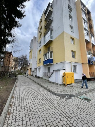 Продам двокімнатну квартиру центр під ремонт - фото 1