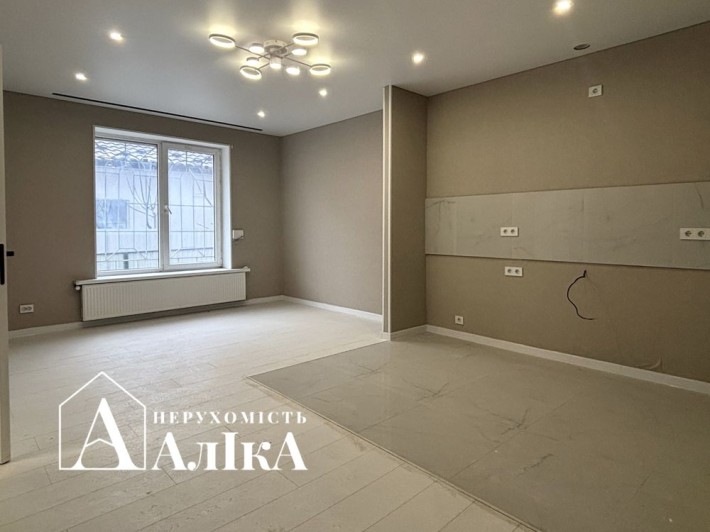 Продам 1-кімнатну квартиру в новобудові з ремонтом! - фото 1
