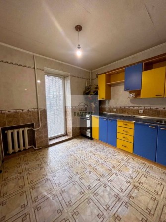 Продам двохкімнатну квартиру поруч з центром - фото 1