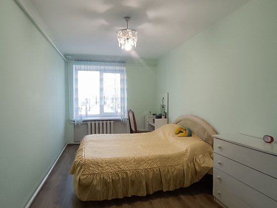 Продається простора квартира з індивідуальним опаленням Каменец-Подольский