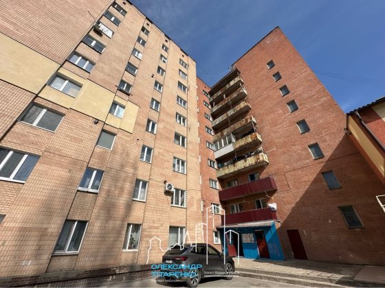 Продам гарну двокімнатну секцію в центрі мікрорайону! Каменец-Подольский