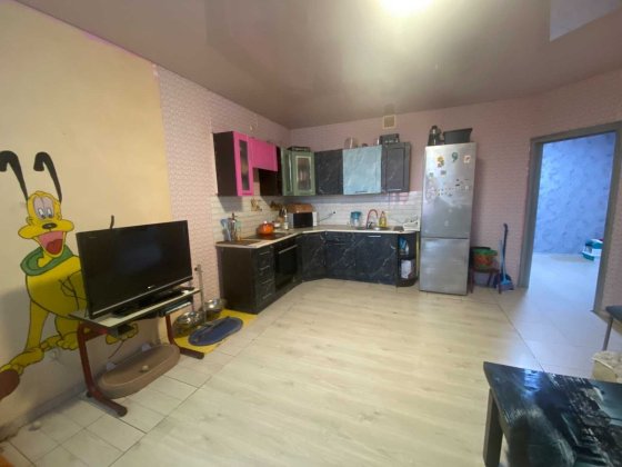 Простора 2-кімнатна квартира площею 80,3 м² — чудовий варіант для комфортного проживання сім’ї. Черноморск