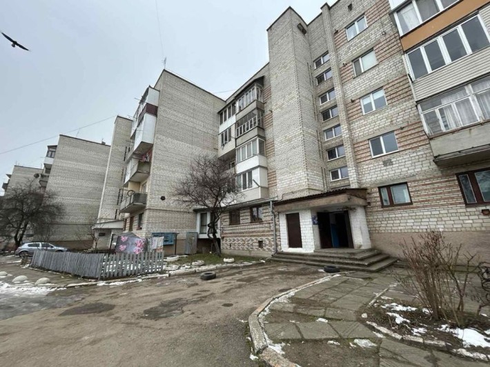 Продам 1-но кімнатну під ремонт в центрі Коломиї на Валовій - фото 1