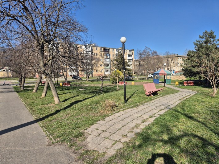 3к.кв центр Черноморска парк спорткомплекс - фото 1