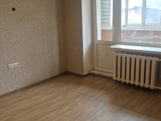 Продам 1-но кімнатну квартиру(малосімейку) ,р-н Київська Коростень