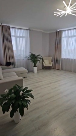 Продається простора 2-кімнатна квартира біля моря (район Моноліту) - фото 1