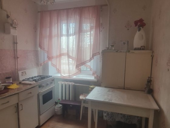 Продається 1-но кімнатна квартира .Можливо під бізнес .Черемушки