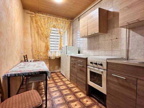 Гостинка в центре города,капитальный ремонт,низкий этаж Чорноморськ