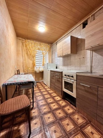 Гостинка в центре города,капитальный ремонт,низкий этаж - фото 1