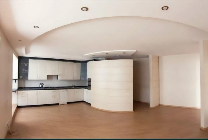 Продам квартиру в центрі міста (300-180) - фото 1