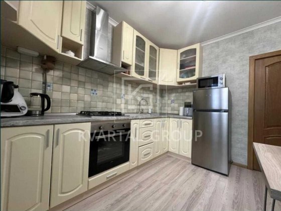 Простора 1-кімнатна квартира з ремонтом та меблями 40 м² + 2 комірки! Коцюбинське