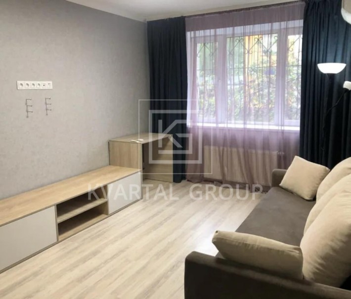 БЕЗ КОМІСІЇ! Квартира 40м.кв. в Центрі! + 2 комори! - фото 1