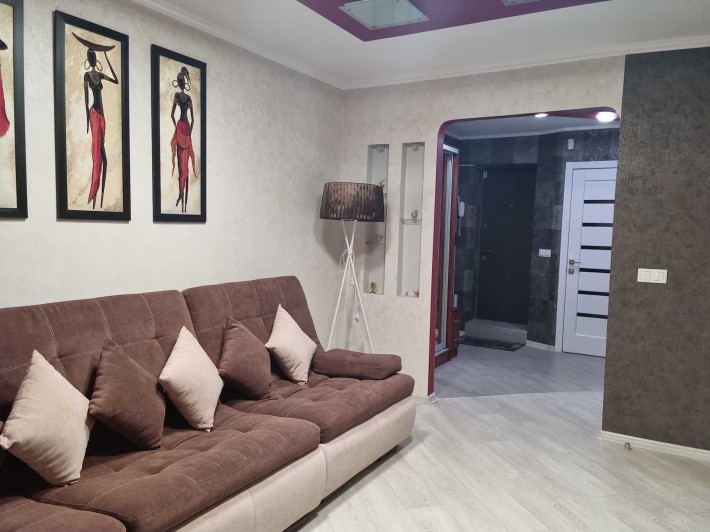 Продам 2-о кімнатну квартиру з індивідуальним опаленням та євроремонтом в центрі міста - фото 1