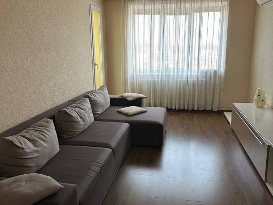 Трикімнатна квартира. Лозовая