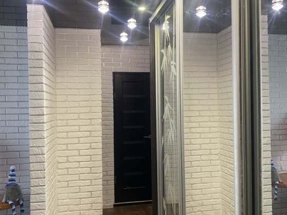 Продам 3- х кім. кв з кап.ремотом і меблями на 4-м районі. Лозова