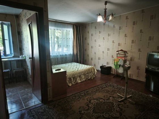 Продам однокомнатную квартиру на першому поверсі у центрі міста Лозова Лозовая