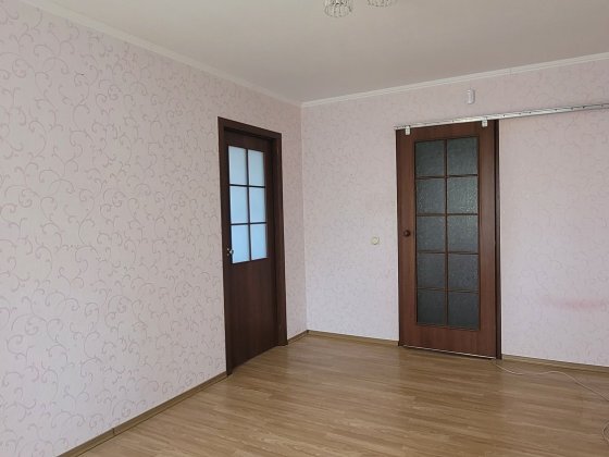 Продам 2-во кімнатну, район кінотеатру. Марганец