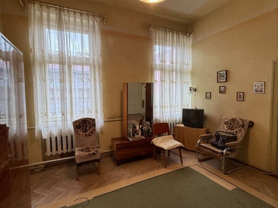 Продається 2 кімнатна квартира в центрі міста Мукачево