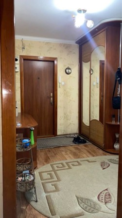 АН Продажа трехкомнатной квартиры 2/5 Центр - фото 1