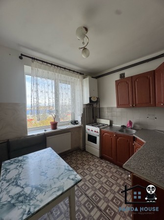 Продається 2-кімнатна квартира в самому центрі міста Сарни - фото 1