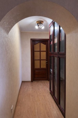 АН Продажа трехкомнатной квартиры Центр - фото 1