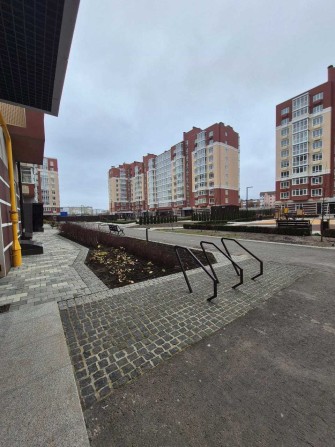 Продам простору квартиру в сучасному житловому комплексі - фото 1