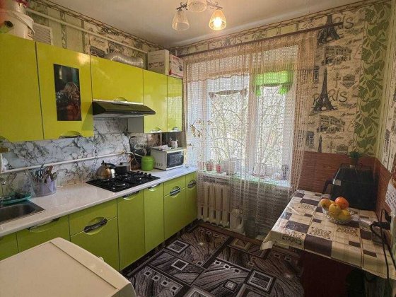 ОБМІН 1-кімнатної квартири в районі Осташівки/ 14 школа на 2-кімнатну Умань