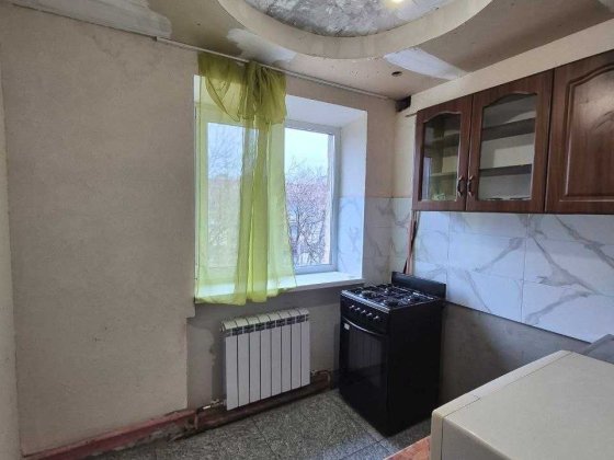 продаж трикімнатної квартири. цегляний будинок. вул. Успенська Умань