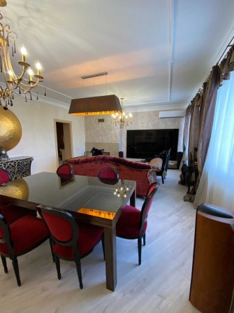 Елітна 4-кімнатна квартира в центральній частині міста - фото 1